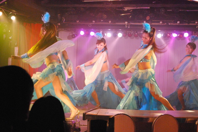 はとバスソロ活体験／黒鳥の湖・ショータイムの模様