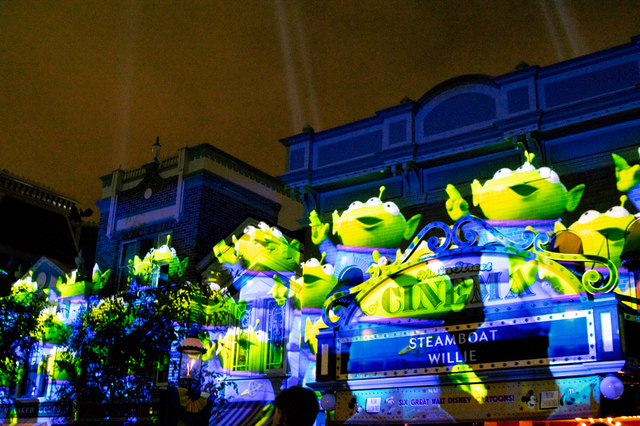 トゥギャザー・フォーエバー|ディズニーランド