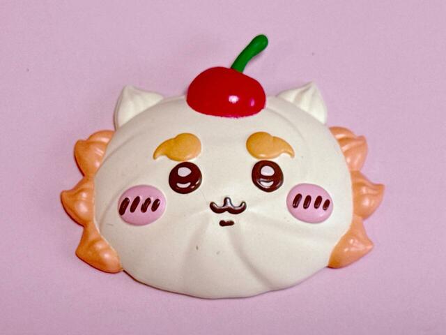 シーサーはチェリーを頭に乗せた姿。帽子みたいでかわいい♪