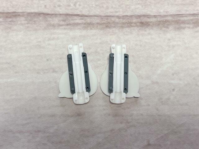 背面を見ると、長い部品と短い部品がそれぞれセットになっています