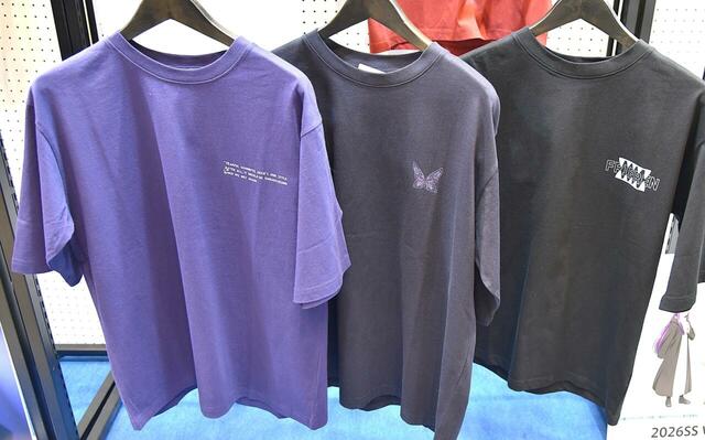 【ワークマン『葬送のフリーレン』第2期プリント半袖Tシャツ】ダークブルー（ヒンメル）、ネイビー（フェルン）、ブラック（ミミック）のワンポイントにも注目！