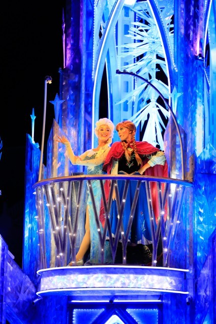 大人気のアナと雪の女王も登場! アナ雪が登場するのはアナハイムだけです。