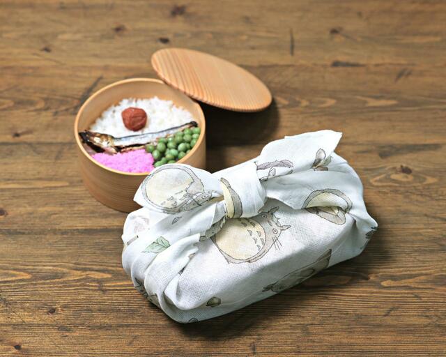 となりのトトロ花ふきん（トトロ）／1,320円となりのトトロふきん（トトロ、中小トトロ、ネコバス）／各550円