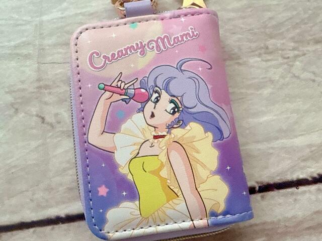 フロントにマイクを持ったマミのイラスト入り♪