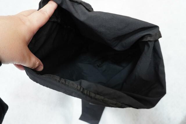 中身は真っ黒な生地