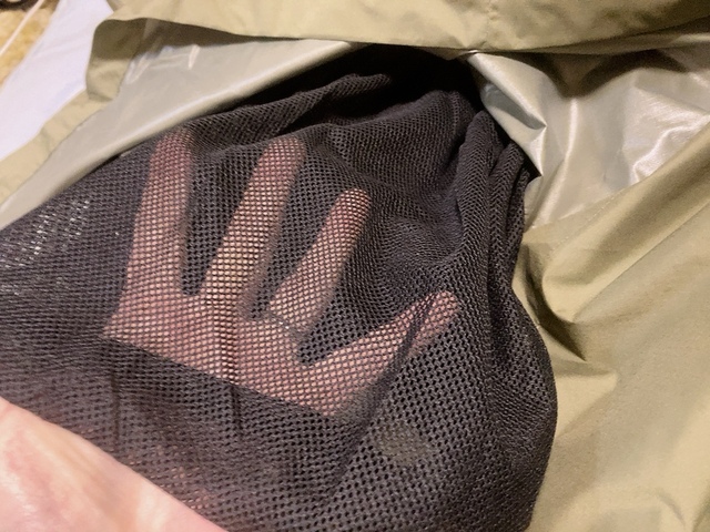 【ワークマン レディース撥水ライトスカートレイン】内側はメッシュで蒸れにくいです