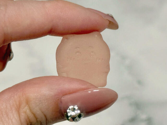 お菓子はグレープ味のグミ。ちいかわの形です♪