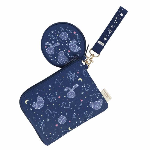 ポーチセット 3,200円｜サイズ：（大）縦約13×横約16cm（小）直径10cm｜「ダッフィー＆フレンズのサマーナイト・メロディー」スペシャルグッズ｜東京ディズニーリゾート40周年“ドリームゴーラウンド”｜発売日：2023年7月3日（月）｜販売店舗：東京ディズニーシー「マクダックス・デパートメントストア」