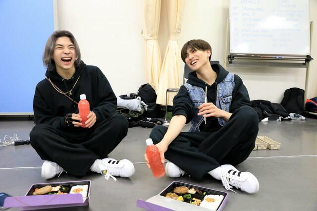 仲良しな2人、笑いが耐えません