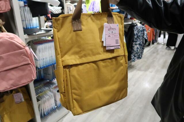 【ワークマン×フルクロ　たためて自立する 2WAY 撥水トートリュック】シーンに合わせてトートバッグとリュックの2WAYで使えます