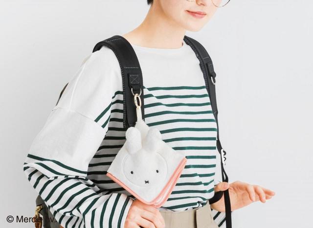 ミッフィーサークル　指を入れて遊べる カラビナ付きふわふわハンドタオル　1,980円（税込）