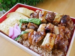 【純和赤鶏焼き鳥とだし巻玉子焼き弁当】お肉も玉子焼きもギッシリ！