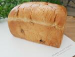 生地はふかふか柔らかく、しっとりとした食感が楽しめる。レーズンブレッド　税込770円