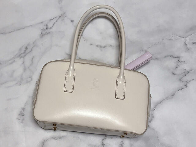 ミニバッグにも入るサイズ感がうれしい♪