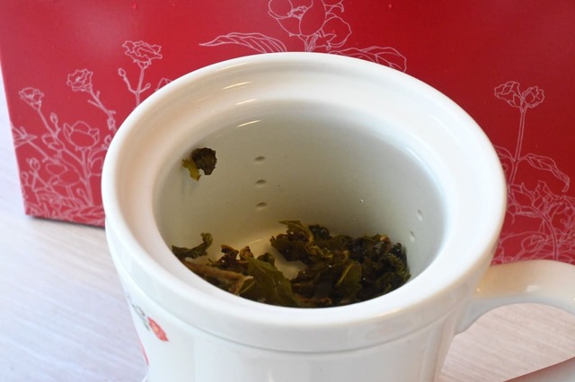 【ゴンチャ「Gong cha ORIGINAL HAPPINESS BAG 2025」】4)お湯はカップのへこみ程度まで入れる