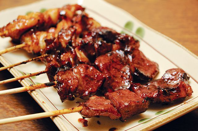 関西「焼き鳥」の名店／串八珍（鶴橋）　ミスジ 378円　上ハラミ 270円