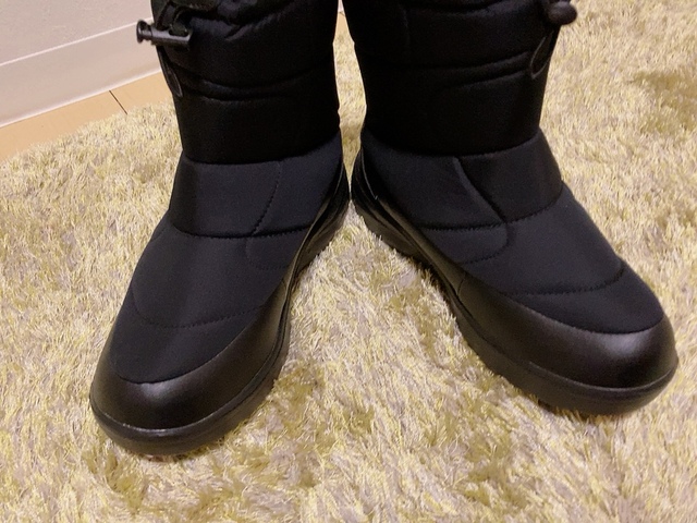 【ワークマン 防寒ブーツケベック】ブラック一色のシンプルスタイル