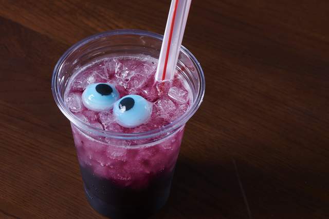 「リアルモンスター 目玉ドリンク」￥680 （カフェ・クレープ）