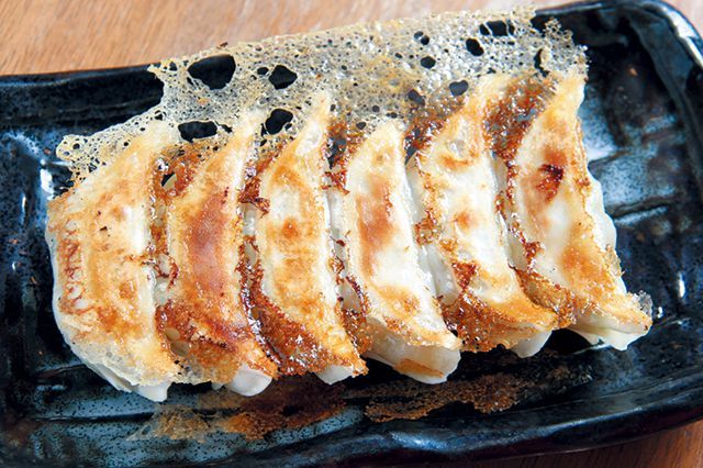 関西「焼き鳥」の名店／炭火やきとん丸寿 肥後橋店（肥後橋）　丸寿餃子 518円