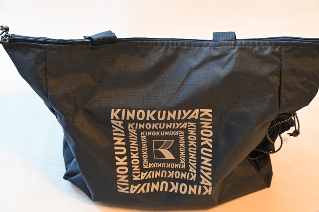 【「MonoMax 2026年5月号」（宝島社）】チャックを閉じれば中のものが飛び出たり見える心配もありません