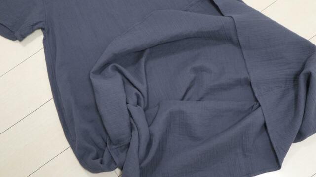 【無印良品 楊柳ガーゼ 五分袖ワンピース】裏地などはなくシンプルなデザイン。裾はややフレアなシルエットです