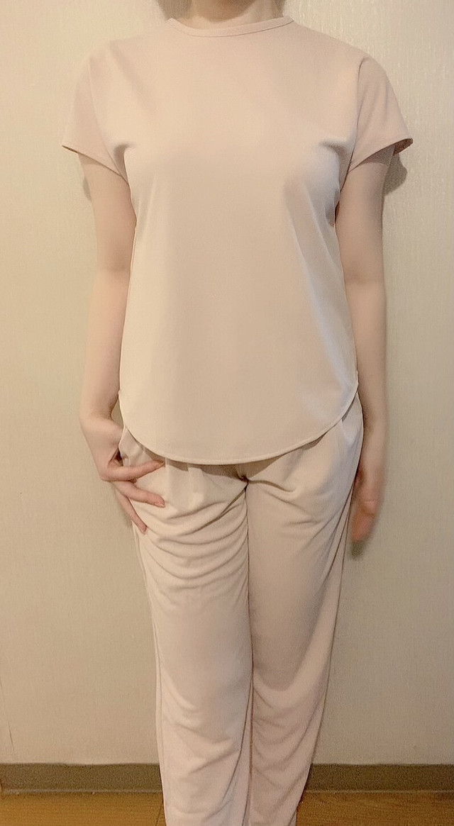 【UNIQLO（ユニクロ）】クレープジャージーフレンチスリーブTシャツ（半袖）／同シリーズのパンツを合わせればセットアップに！