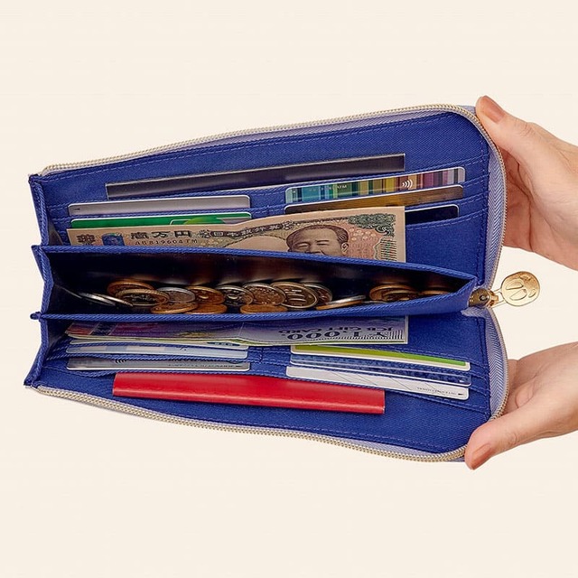 【『moz 整理上手な牛革長財布BOOK sky blue』（宝島社）】大切なものをすべて整理して収納できる大容量なお財布