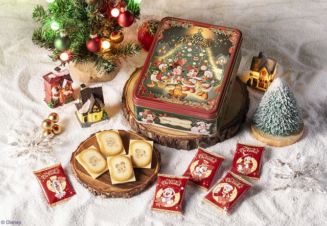 Disney SWEETS COLLECTION by 東京ばな奈『ミッキー&フレンズ<クリスマス>/ショコラサンド「見ぃつけたっ」』光り輝くプレゼントツリーが印象的な、ときめきが詰まったスペシャル缶