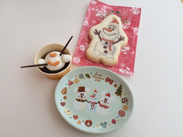 ストロベリークリームサンドクッキー& チョコレートケーキ、スーベニアプレート付き