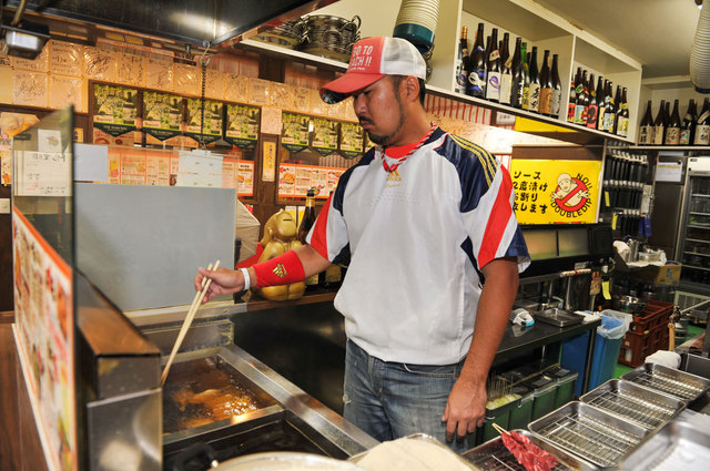 串かつ えいちゃん／店主の稲葉さん