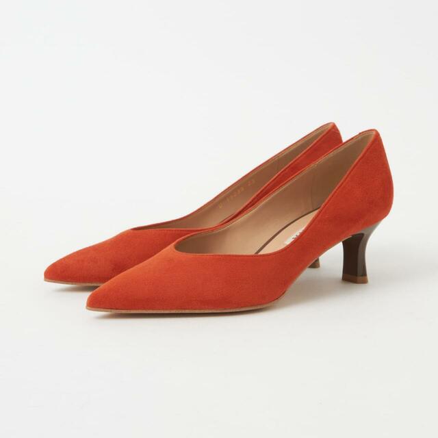 「ミドルヒールパンプス」テラコッタ 18,150円(税込)