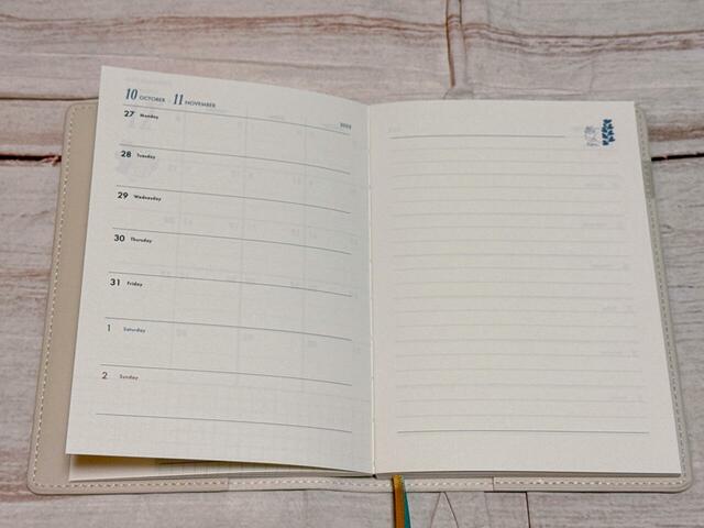 ウィークリーページは右側がメモスペースの週間レフト式で使い勝手抜群!