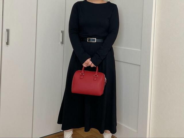 【ユニクロ ポンチフレアワンピース】ウエスト部分にベルトを合わせると、より細見えします