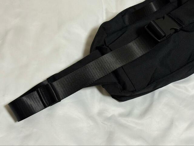 【ワークマン ベーシックボディバッグ】ベルト幅が広めなので、重い荷物を入れても肩に食い込まず使えるのも嬉しい!