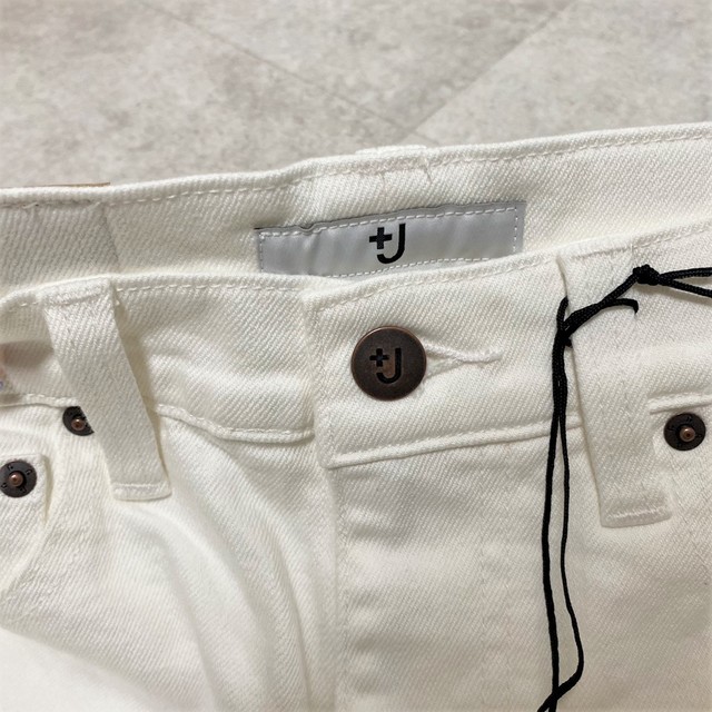 【UNIQLO +J（ユニクロ プラスジェイ）】セルビッジ ストレートジーンズ／タグとボタンにも+Jマークが