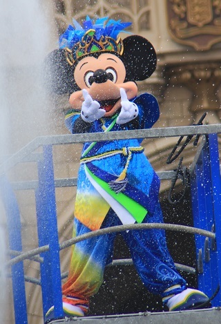 ただただかっこいいミッキーをお楽しみください