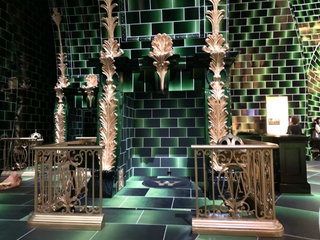 魔法省の入り口として描かれている巨大な暖炉