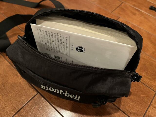 【mont-bell ポケッタブル ライトポーチ S】サイズは約高さ13×幅20×奥行き7.5cm。文庫本も入ります!