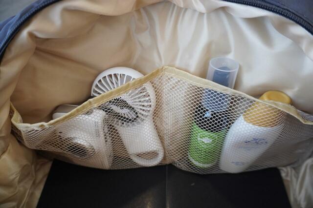 メッシュポケットで中が見やすい