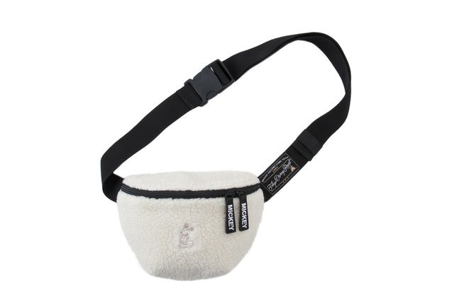 ボディバッグ 縦約16×横約21cm 2900円