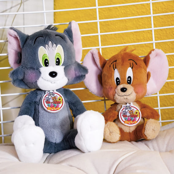 【トムとジェリー「TOM and JERRYワクワクストリートin東京」】ぬいぐるみわくわくトム 3,850円、ぬいぐるみわくわくジェリー 2,750円