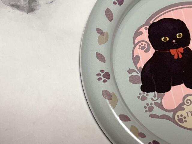 【mofusand サークルマルチトレイ2】トレイの縁も秋らしい葉っぱの柄です