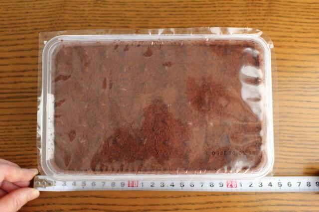 【ロピア　魅惑のチョコムースケーキ　1個　777円】長さは20cm以上