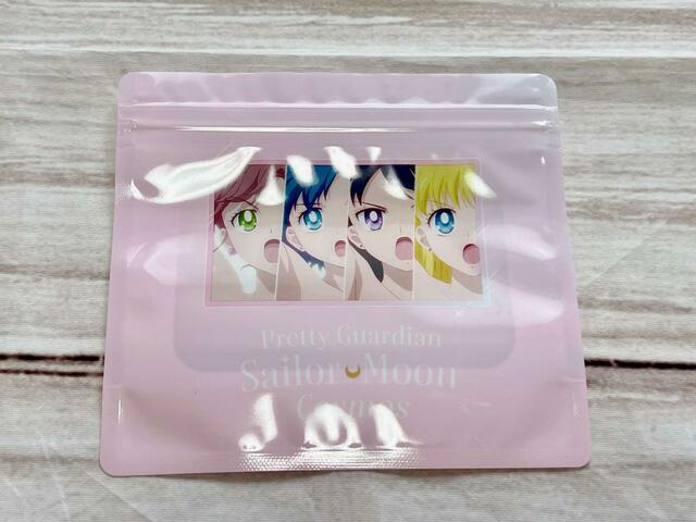 サイズは約縦12.5×cm横14cm×マチ4.7cm。30枚入りです【3COINS×セーラームーン】ストックバッグ／330円（税込）