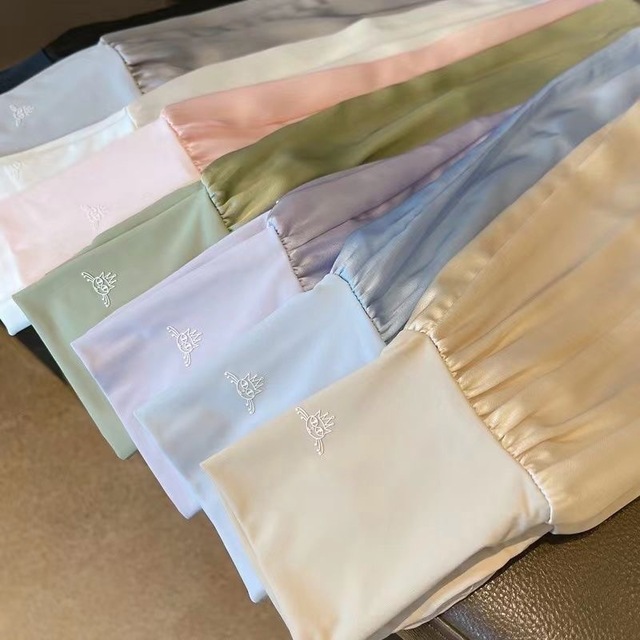 【GAACAL】「艶めくブロック」日除けスリーブ 各2,680円（税込）