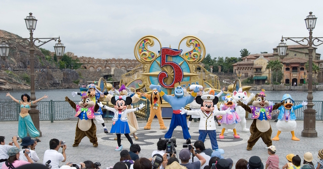 2006年、開園5周年イベントに合わせて公演が始まった「ミート&スマイル」2011年3月で公演終了。