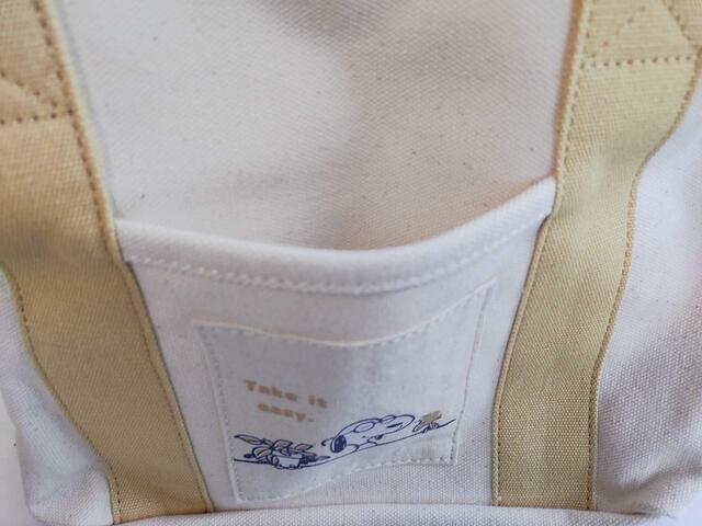 中央には、ミニポケットつき