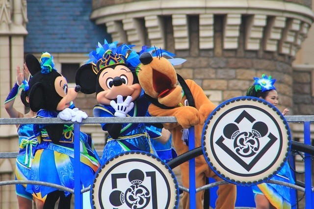 プルートはミッキーとミニーが大好き！