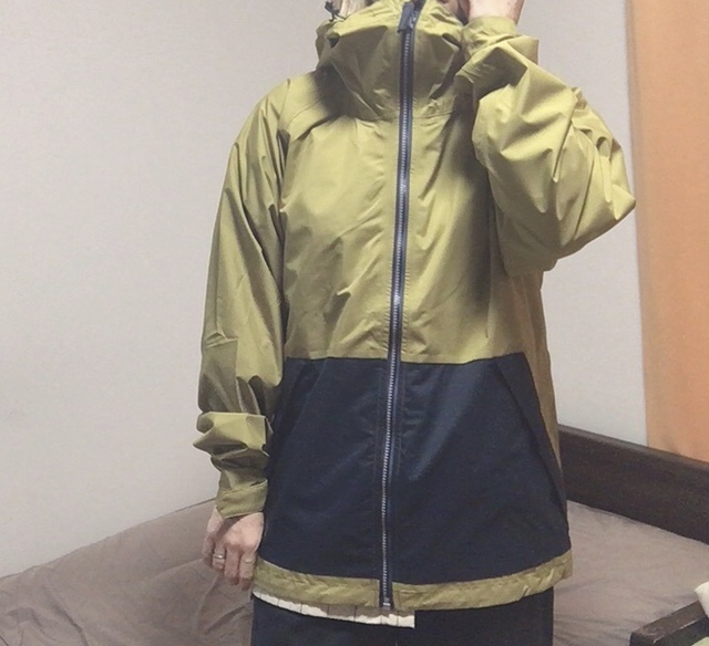 【ワークマン BAG in(バッグ 【ワークマン BAG in(バッグ イン)レインジャケット】背中にファスナーがついていて、閉じれば普通のシェルジャケットとして着用できる