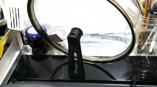 【tower伸縮排気口カバー】ちょっと困っていた「立つフタ」もしっかり自立